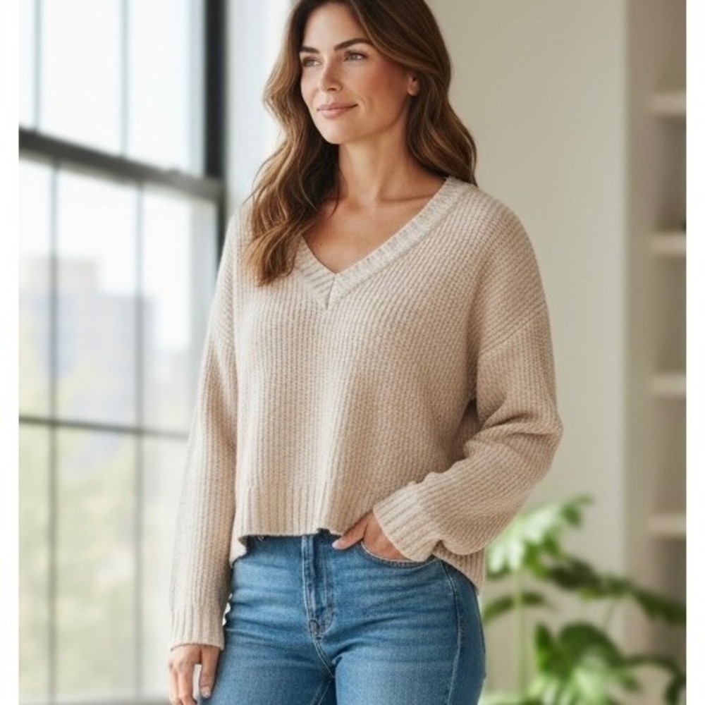 V-Neck Knit Sweater Relaxed Fit Boxy Crop 100% Wool Pullover Comfy Casual Medium